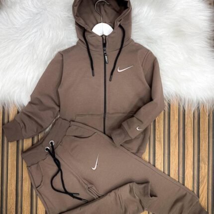 Спортен екип за момче с дълъг ръкав NK